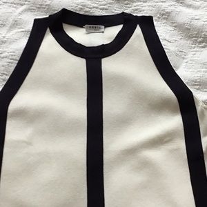 Akris punto modern white and black knit top